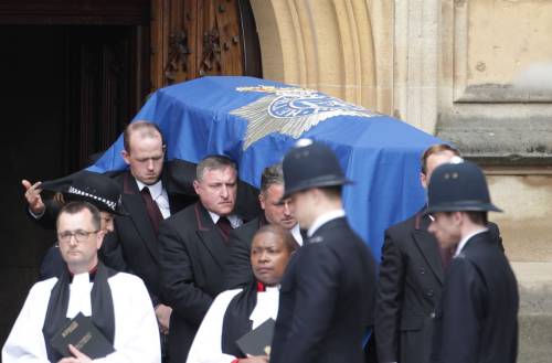 Londra, i funerali dell'agente ucciso durante l'attentato a Westminster