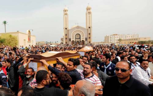 Pasqua di paura per i copti. "Niente celebrazioni: siamo in lutto"