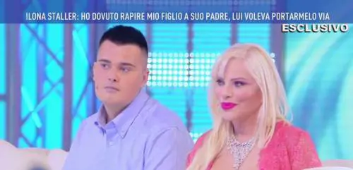 Il figlio di Cicciolina: "Mi piacerebbe fare il pornoattore. Con Rocco me la gioco"