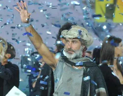 Raz Degan condannato a risarcire il paparazzo per una lite del 2009