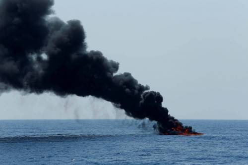 Altra tragedia nel Mediterraneo: almeno cento migranti dispersi