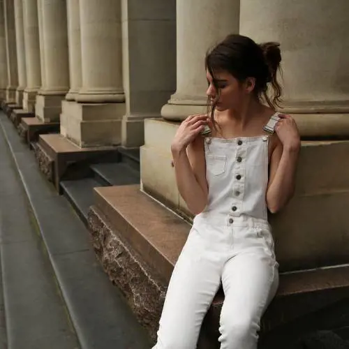 Jeans bianchi: indossati così diventano moderni e trendy