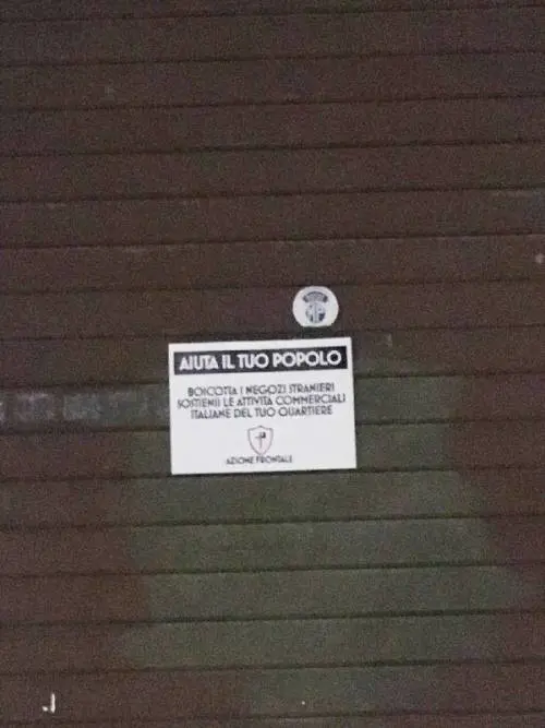 Roma, la campagna dell'estrema destra: "Boicotta i negozi stranieri"