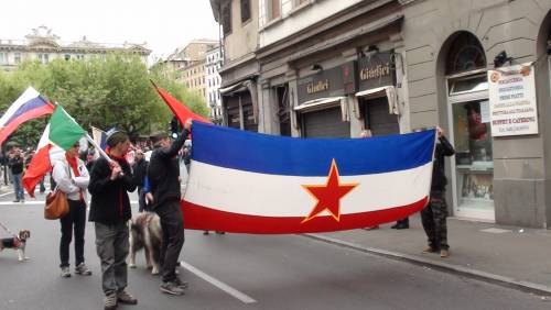 Trieste mette al bando la bandiera comunista