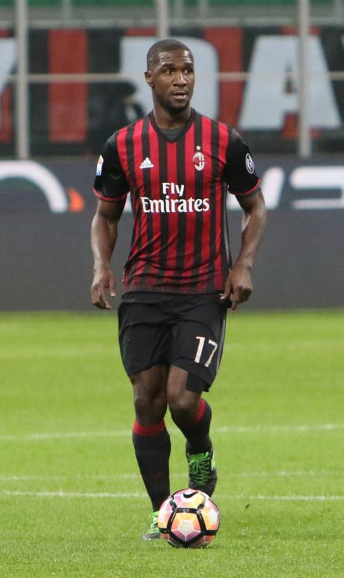 Zapata gela l'Inter e fa volare il Milan: finisce 2-2 il primo derby tutto cinese
