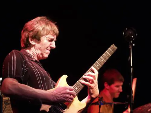 Morto Allan Holdsworth Il re della chitarra amato dai chitarristi