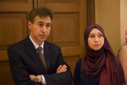 I musulmani invitano una donna cristiana a moderare il dibattito