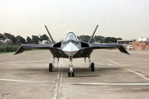 L'Iran svela la nuova versione del primo caccia stealth