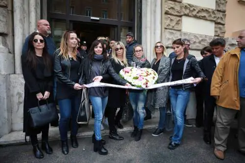 L'ultimo saluto a Gianni Boncompagni: la camera ardente è aperta al pubblico