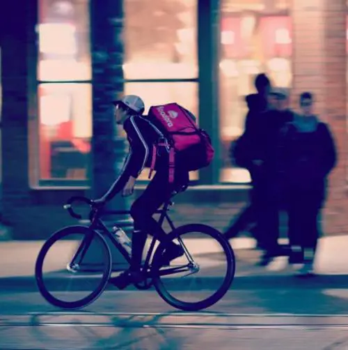 Glovo si prende i fattorini Foodora