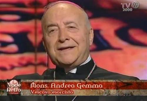 L'ultimo vescovo esorcista d'Italia: "Satana si serve di Allah e Maometto"