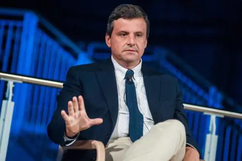 Ilva, Calenda va all’attacco: "Di Maio è un ragazzino incapace e incoerente"