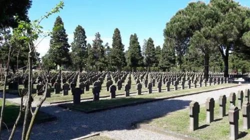 “Sala non conosce la storia”: così i militanti di destra lo invitano al Campo X