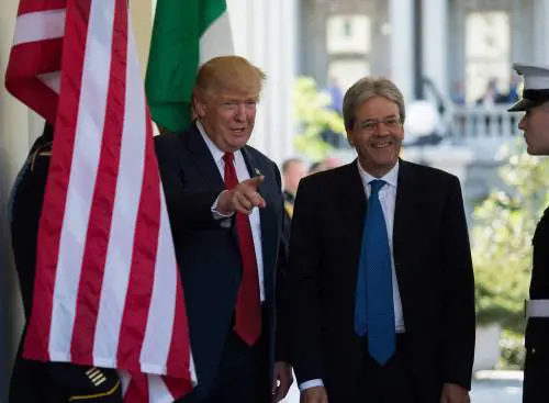 Trump presenta il conto della Nato