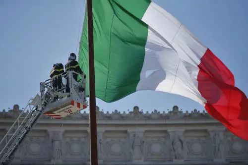 Virginia Raggi all'altare della Patria