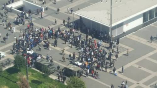 Milano, immigrati feriscono militari davanti alla stazione Centrale