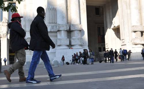 Il centrodestra lancia l'allarme sicurezza: "Ormai Milano è un Far West"