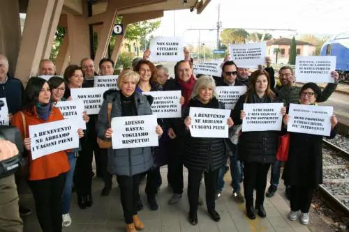 Mastella adesso protesta con i pendolari 