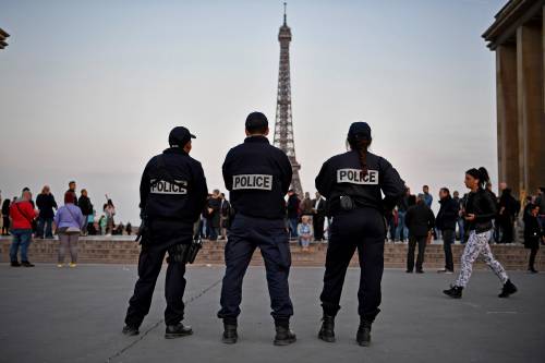 Parigi, la Tour Eiffel sarà circondata da un muro anti-terrorismo