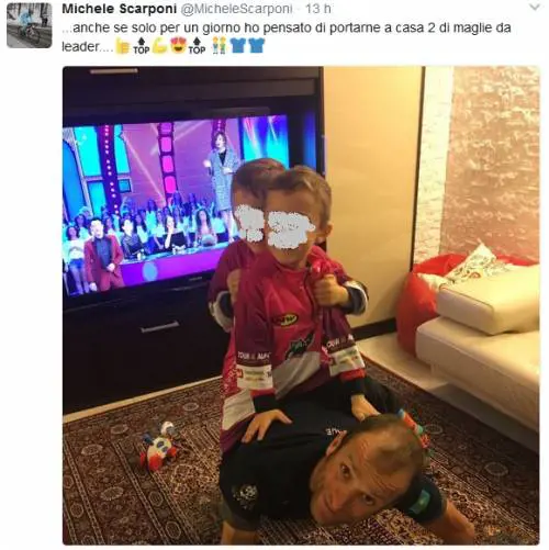 L'ultimo tweet di Scarponi con i figli