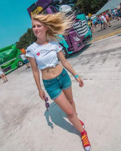 Da miss a camionista: è la sexy Iwona Blecharczyk