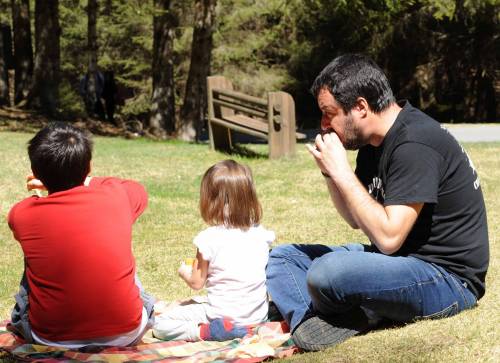 Matteo Salvini in montagna con i figli