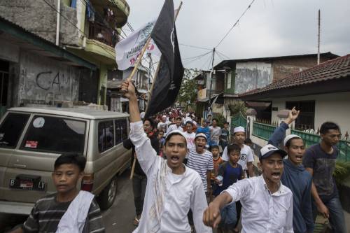 Indonesia, va in scena lo scontro religioso