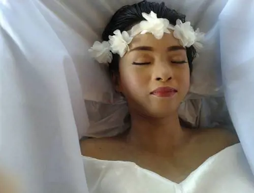 I genitori esaudiscono l'ultimo desiderio di Racine. Così la 20enne è morta come lei aveva chiesto