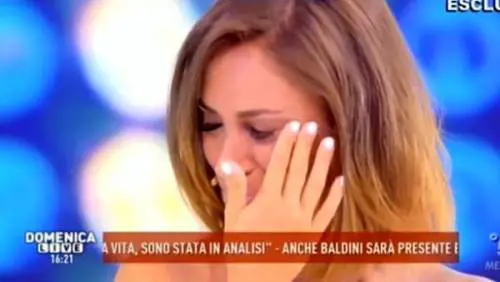 Domenica Live, Malena in lacrime: "Rinnegata da mio padre per i film hard"