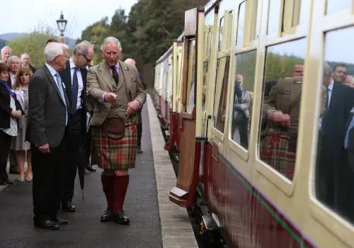 Il principe senza corona Otto inglesi su dieci non vogliono «re Carlo»