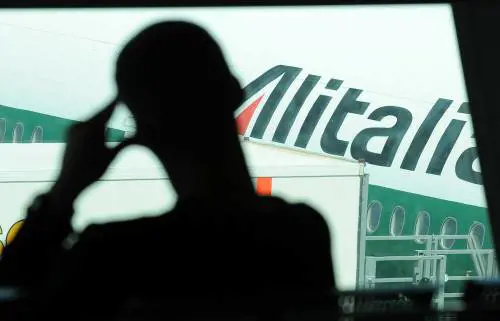 Caos su Alitalia, Poletti: "No alla nazionalizzione"