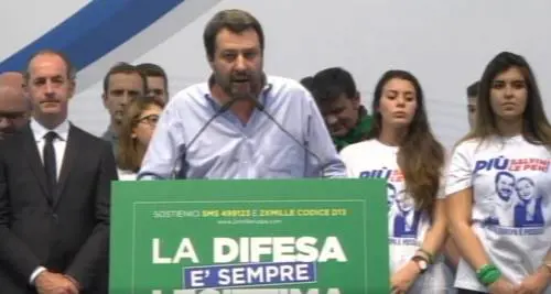 Migranti, Salvini al governo "Fuori il dossier scafisti-Ong"