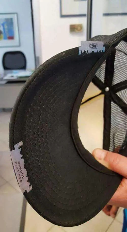 L'ultima follia dei "latinos". Ecco i cappellini con la lama