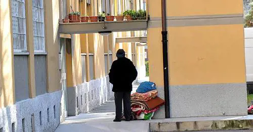 Resiste allo sfratto da 37 anni: il record di un operaio di Pozzuoli