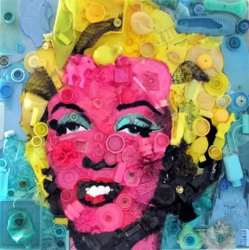 La mostra di Annarita Serra: dal mare all'arte con la plastica