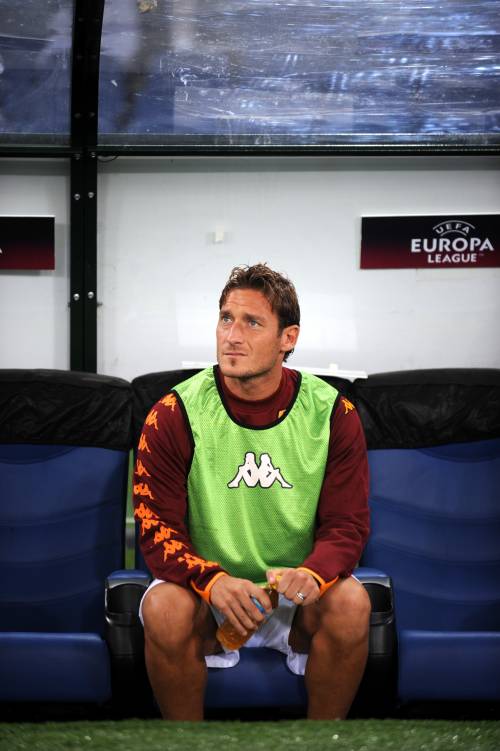 Il ds Monchi «pensiona» Totti: «Contratto finito Adesso lo voglio al mio fianco»