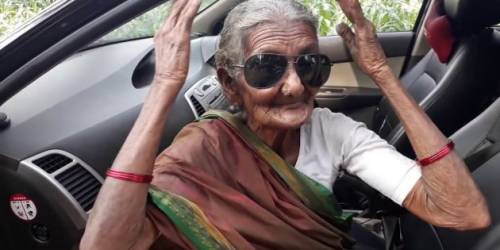 La Youtuber indiana di 106 anni "star" dei fornelli e del villaggio