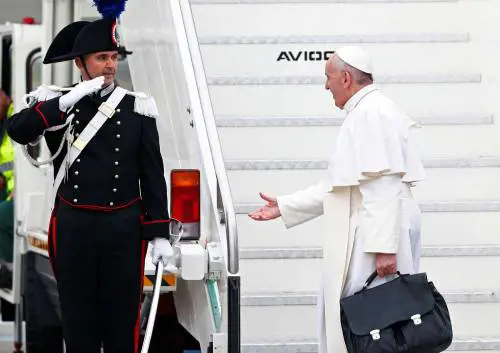 Papa Francesco in partenza per l'Egitto