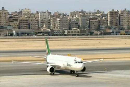 Papa Francesco arriva al Cairo