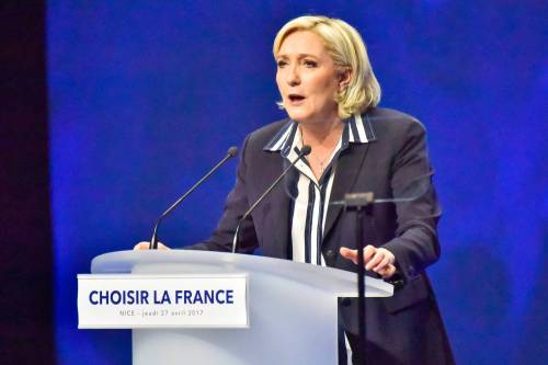 L'appello di Marine Le Pen all'estrema sinistra: "Bisogna arginare Macron"