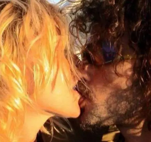 Raz Degan fa gli auguri di buon compleanno alla Barale: "Sei senza tempo"