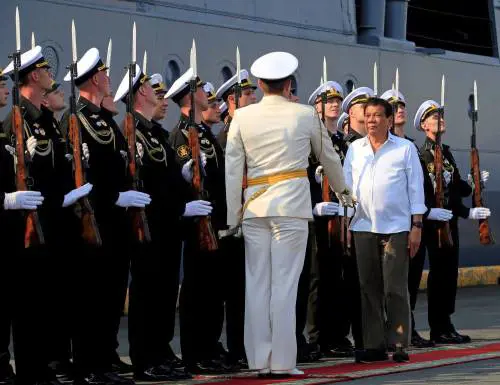 Allarme Isis e ribelli comunisti. E Duterte vuole legge marziale