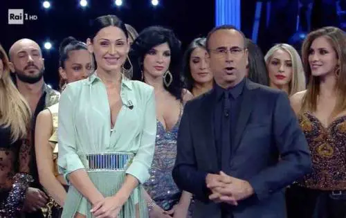 I migliori anni, Anna Tatangelo criticata dal pubblico: "Sei tutta rifatta"