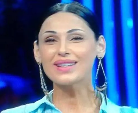 Il tweet di Barbara Palombelli su Anna Tatangelo: "Era così bella..."