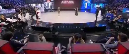 "Maleducato", "Con voi quattro..." Scintille al veleno in tv ad "Amici"