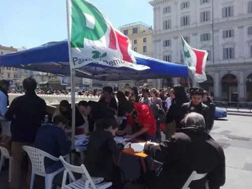 Tra i gazebo romani, dove Renzi è incoronato solo dagli over 50