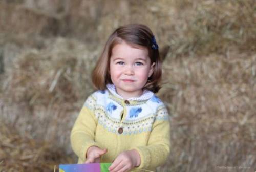 La principessa Charlotte compie due anni e mamma Kate scatta la foto
