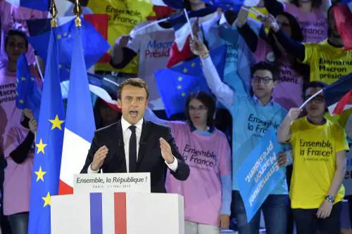 Francia, hacker contro Macron: "Hanno diffuso email private"