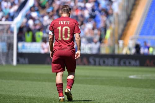 Roma, Monchi "pensiona" Totti: "È il suo ultimo anno in campo"