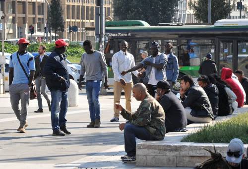 Il trucco degli immigrati per non pagare le tasse